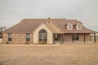 Building Photo - Beautiful Traditional Home on Over an Acre in Weatherford!