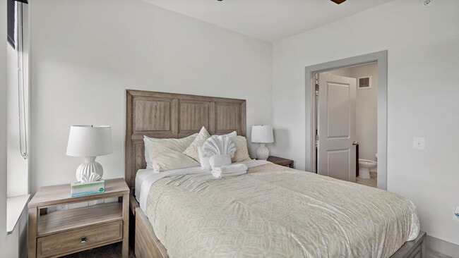 Building Photo - 7370 Montcalm Dr