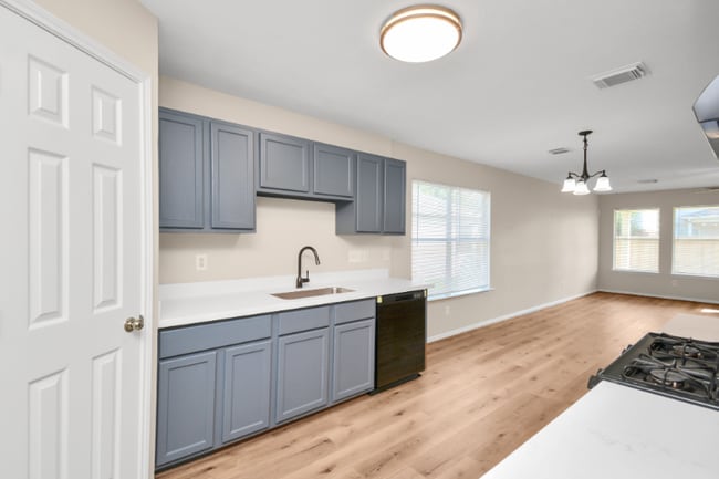 Building Photo - 21910 Willow Shade Ln
