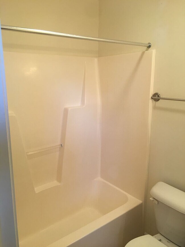 Building Photo - CHARMING 3 BEDROOM HOME IN NEW BERN!