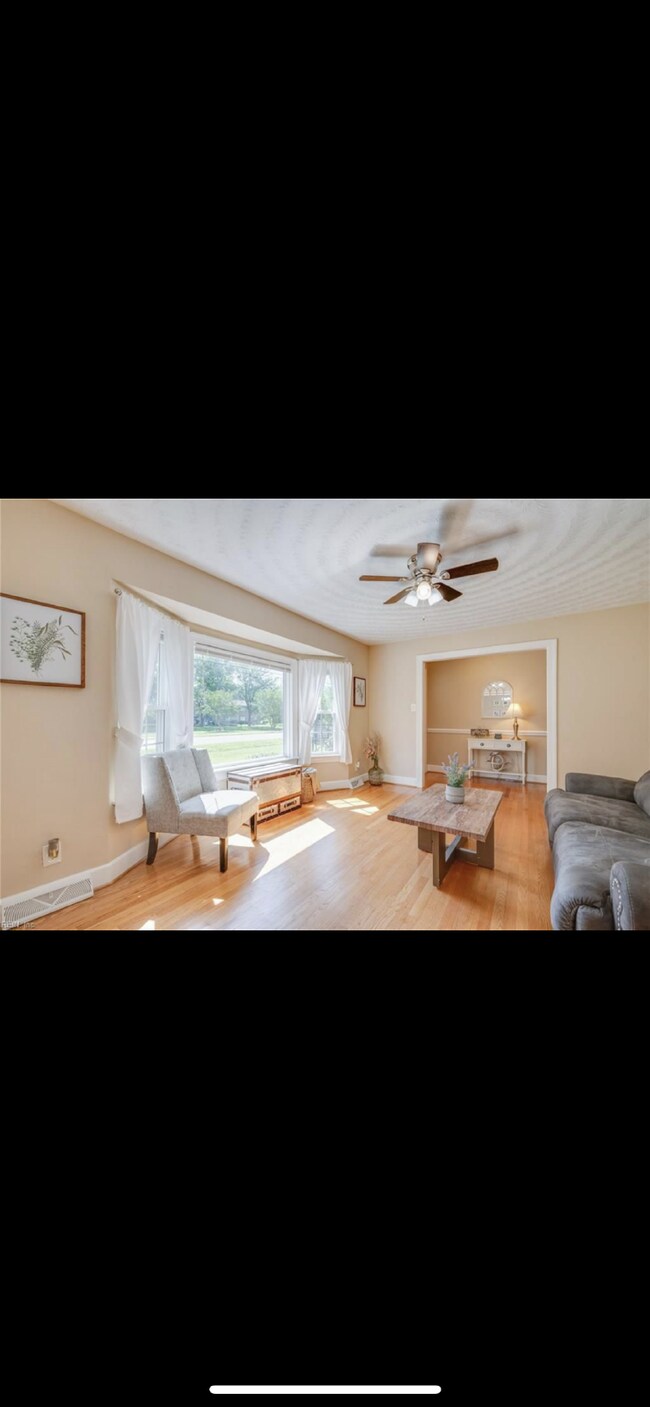 Building Photo - "Charming Single Family Home in Portsmouth – 1521 Sq Ft of Comfortable Living!"