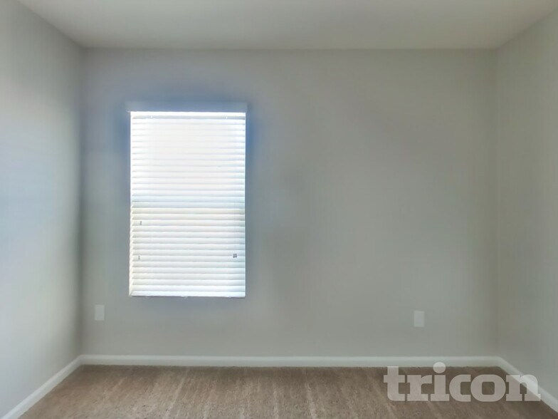 Building Photo - 464 Harley Dr