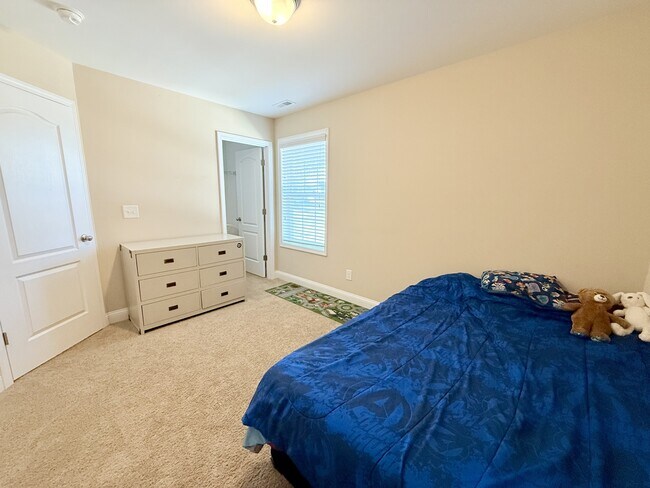 Building Photo - 15 Old Montague Way