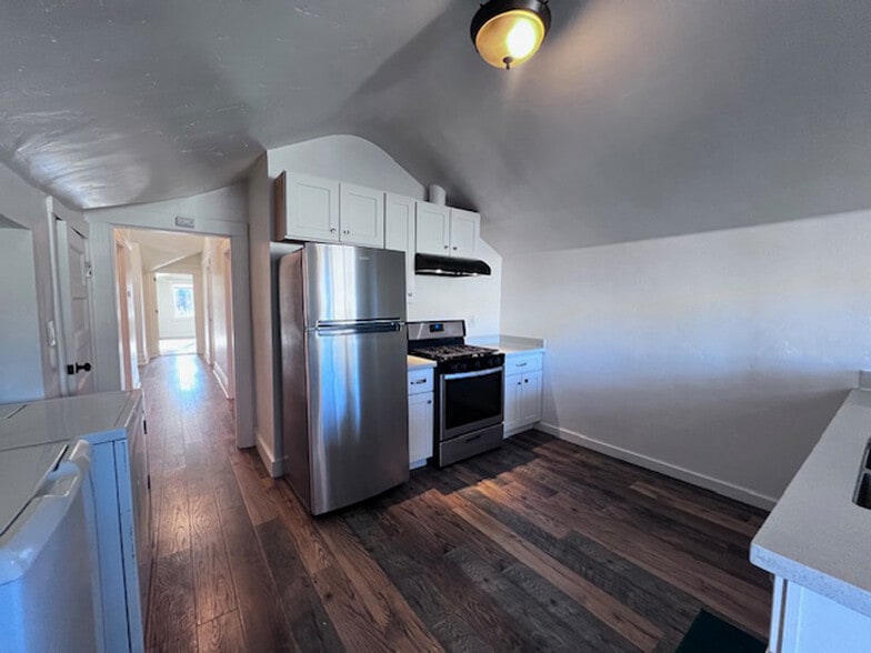 Building Photo - 722 30th St