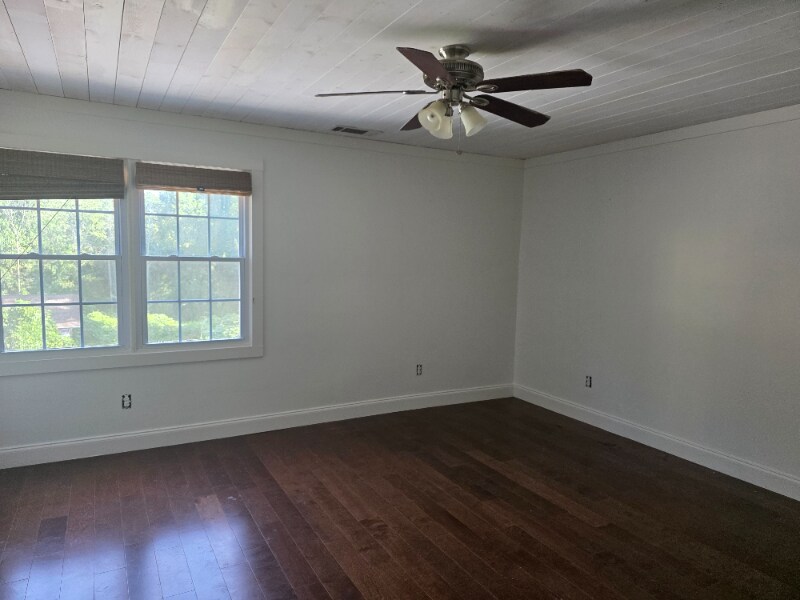 Building Photo - 547 Toonigh Rd