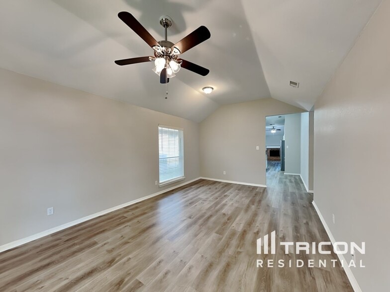 Building Photo - 1082 Roundrock Dr