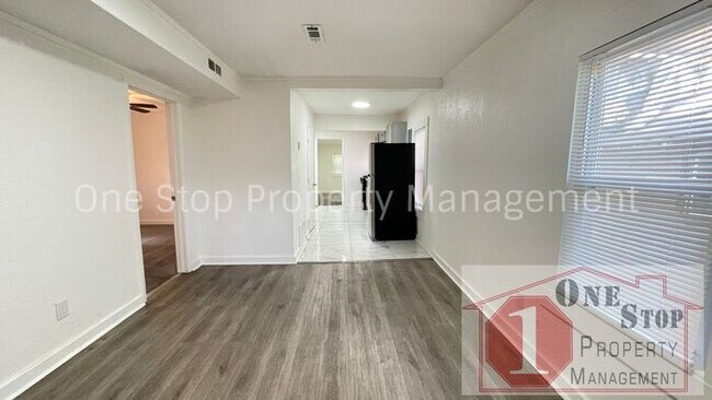 Building Photo - Beautiful 3 Bedroom 1.5 Bathroom Home in K...
