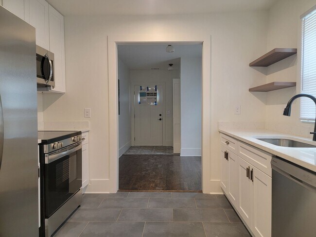Building Photo - Live Stylishly in History — Professionally...