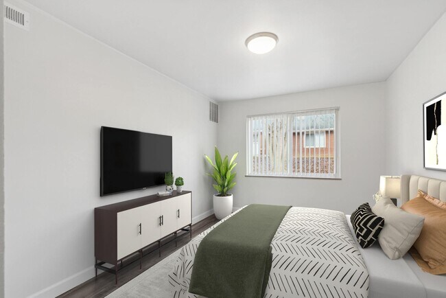 Building Photo - The Estates At Fernview