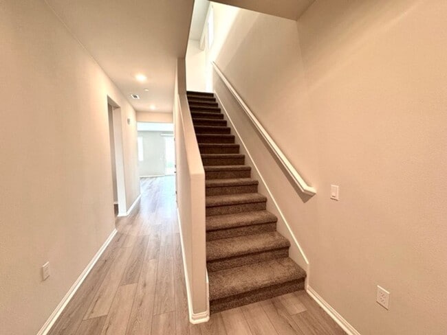 Building Photo - MOVE IN SPECIAL! $1000 off 1st month rent if you move in the month of January! Spacious 4 Bedroom...