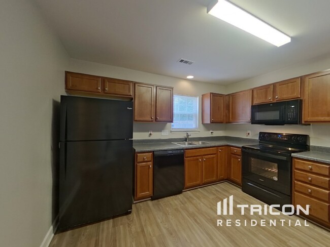 Building Photo - 2425 Reid Oaks Dr