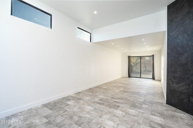 Building Photo - 1029 Calle Parque Dr
