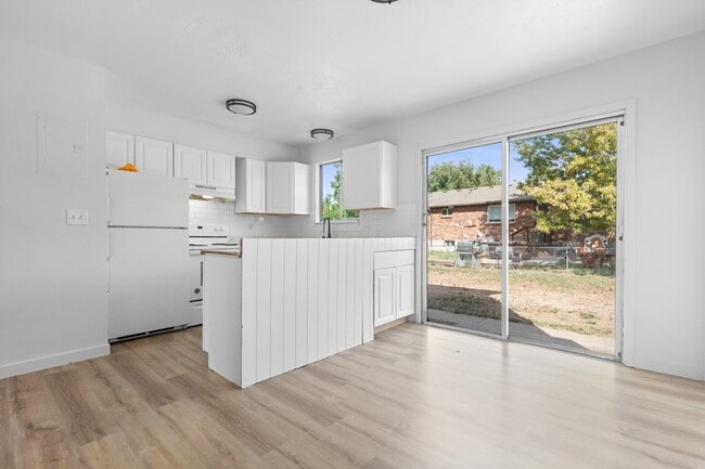 Building Photo - 2250 Billings St