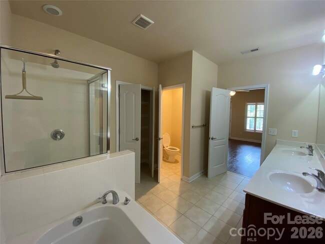 Building Photo - 9916 Evergreen Terrace Drive