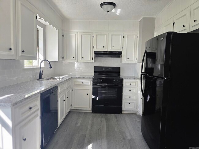 Building Photo - 216 Windhill Dr