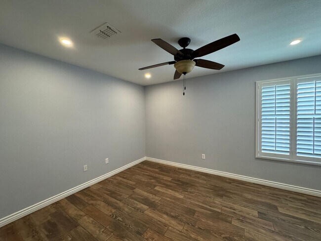 Building Photo - Welcome Home!!