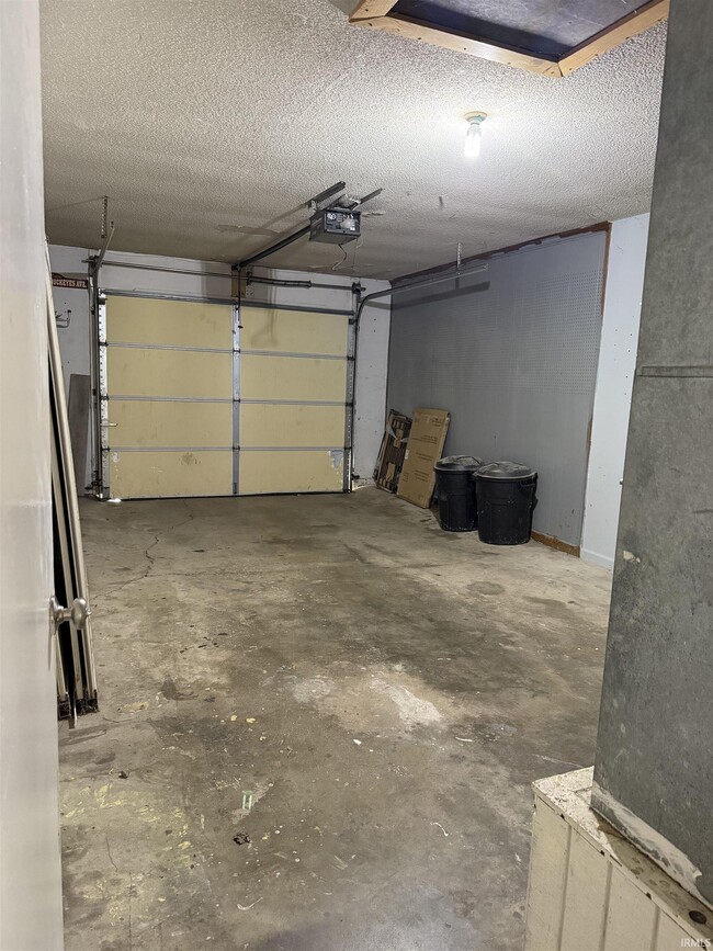 Building Photo - 3333 Kendale Dr