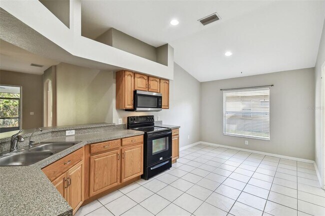 Building Photo - 15807 Leatherleaf Ln