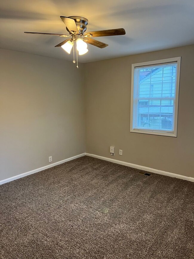 Building Photo - Nice single family three bedroom house wit...