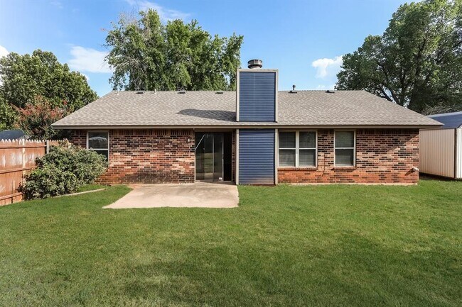 Building Photo - 1901 Gray Fox Dr