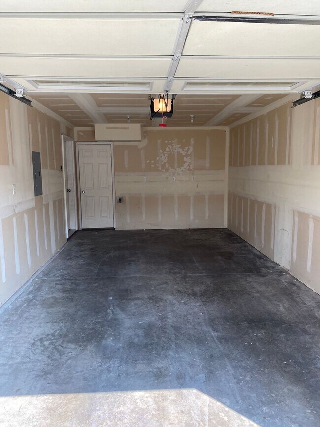 Building Photo - Spacious End Unit Condo