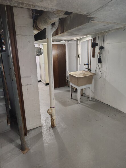 Building Photo - 4401 Queens Ave