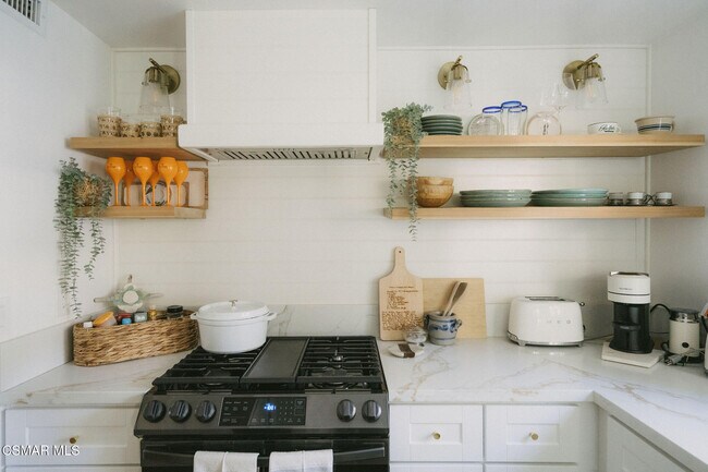 Building Photo - 5716 Skyview Way