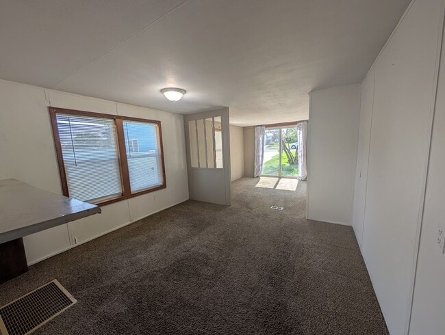 Building Photo - 2021 Grelle Ave