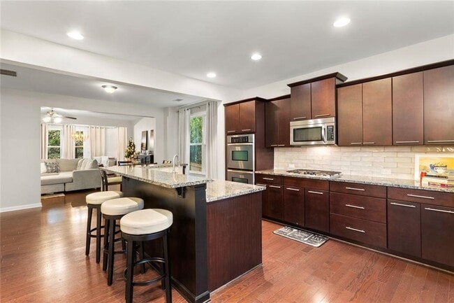 Building Photo - 4324 Laurel Creek Ct SE