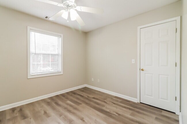 Building Photo - 3862 St George Terrace SW