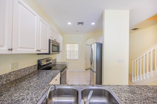 Building Photo - 5441 Via Delray Blvd