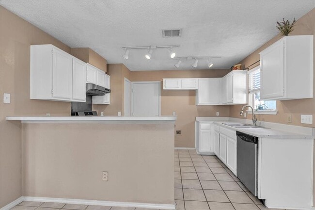 Building Photo - 12717 Modena Trail