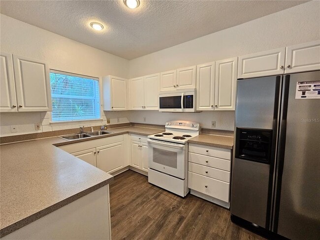 Building Photo - 16309 Fairford Palms Ct