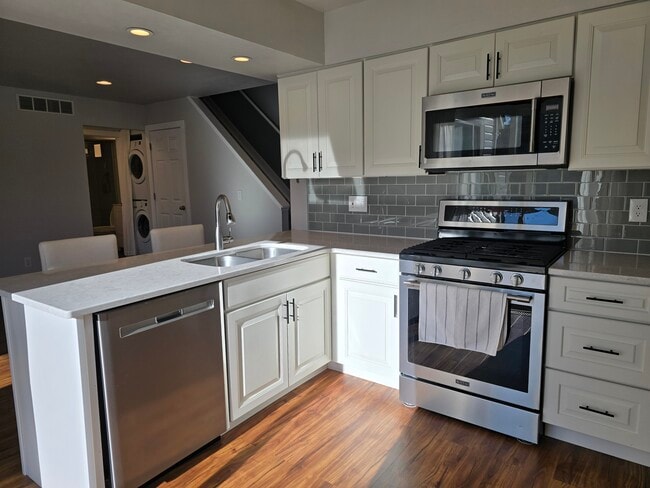 Building Photo - 2415 S Xanadu Way