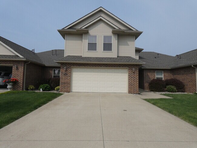 Building Photo - 653 N Edgemere Dr
