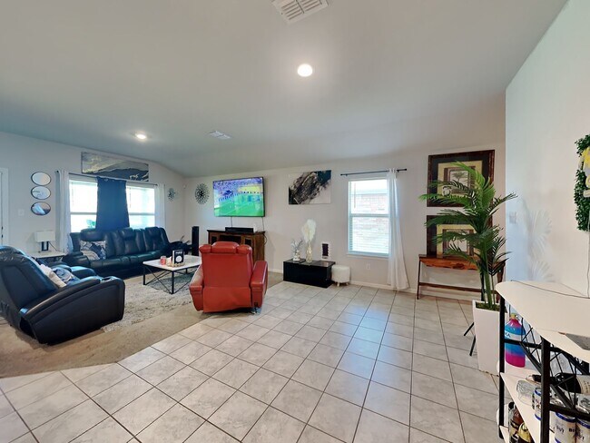 Building Photo - COMING SOON IN AZLE! 3 BEDROOM 2 BATHROOM ...