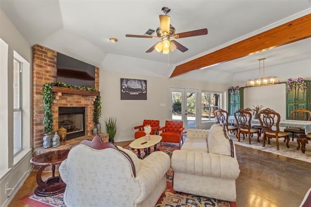 Building Photo - 1522 Oakwood Dr