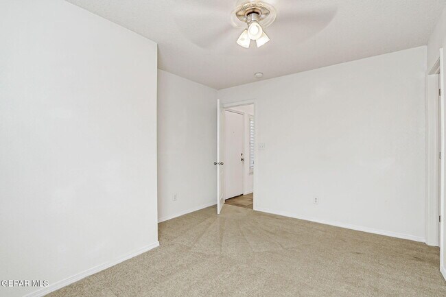 Building Photo - 3744 Tierra Isela Dr