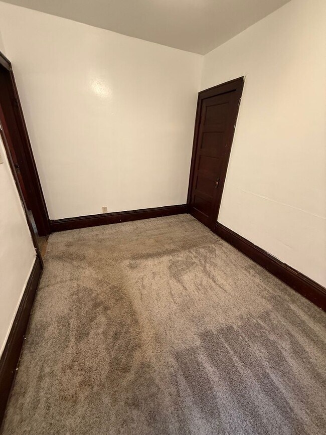 Building Photo - 2252 S 7th St