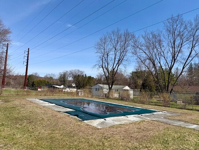 Building Photo - 105 Pomeroy Ln