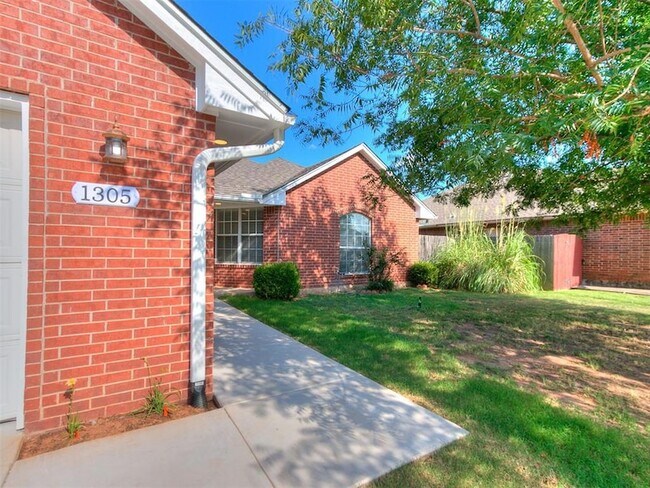 Building Photo - 1305 Melisa Dr