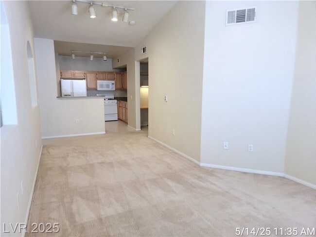 Building Photo - POPULAR FLOORPLAN IN A DESIREABLE GATED CO...