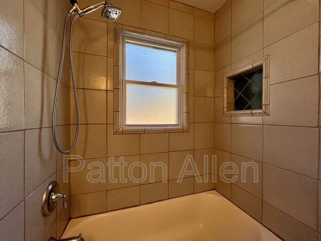 Building Photo - 20 Bell Rd