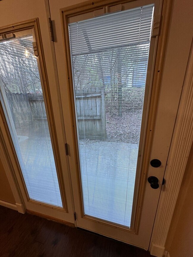 Building Photo - Charming 2-Story Condo in Quiet Knoxville Community – Minutes from Downtown!