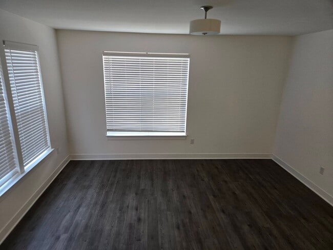 Building Photo - 1876 McQuat Pl