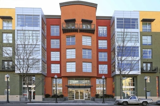 Building Photo - 585 9th St