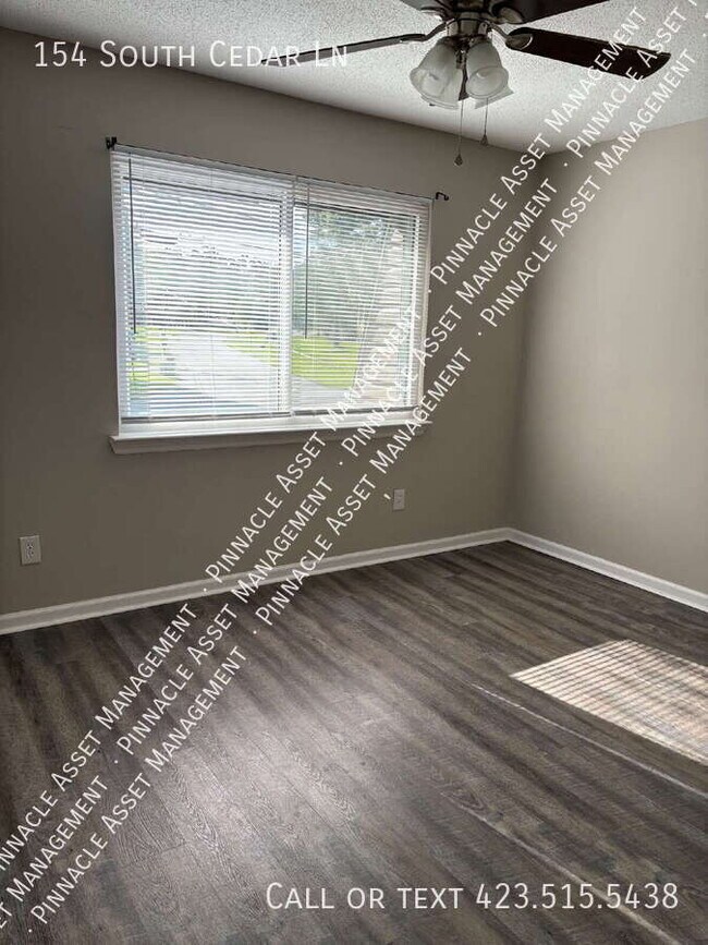 Building Photo - 154 S Cedar Ln