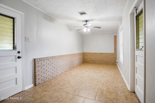 Building Photo - 920 Marilyn Dr