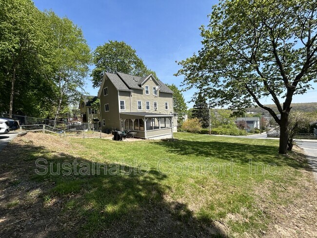 Building Photo - 16 Carlstad St