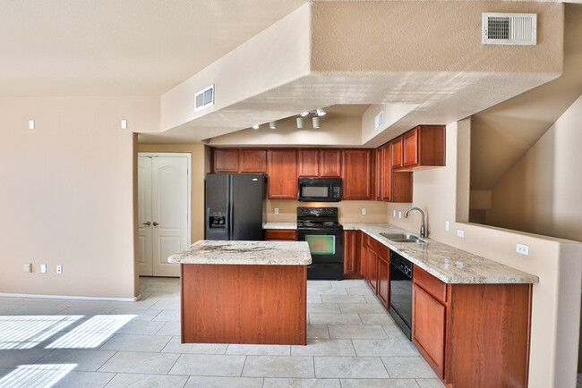 Building Photo - Tri Level, 2bd, 2.5ba condo